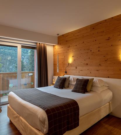 camera-matrimoniale comfort-balcone-sport-hotel-panorama-fai-paganella.jpg
