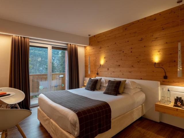 camera-matrimoniale comfort-balcone-sport-hotel-panorama-fai-paganella.jpg