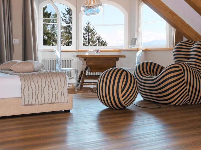 particolare con poltrona u di pesce