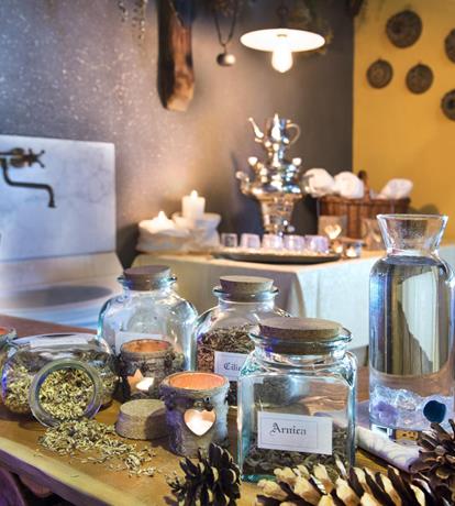 particolare SPA tisaneria alpina con design di montagna