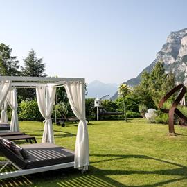 giardino con vista panoramica e day bed