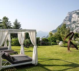 giardino con vista panoramica e day bed
