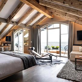 elegante suite con letto sospeso Lago e vista panoramica, particolari montani e raffinati